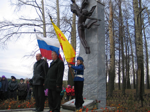 11:24 В д.Эльбарусово Мариинско-Посадского района состоялся траурный митинг